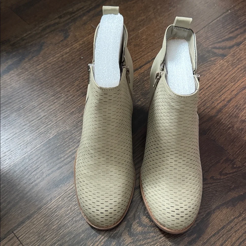 🔵 DV By Dolce Vita Guston Olive Bootie Size 7.5 Leather Wrap Wedge Heel New